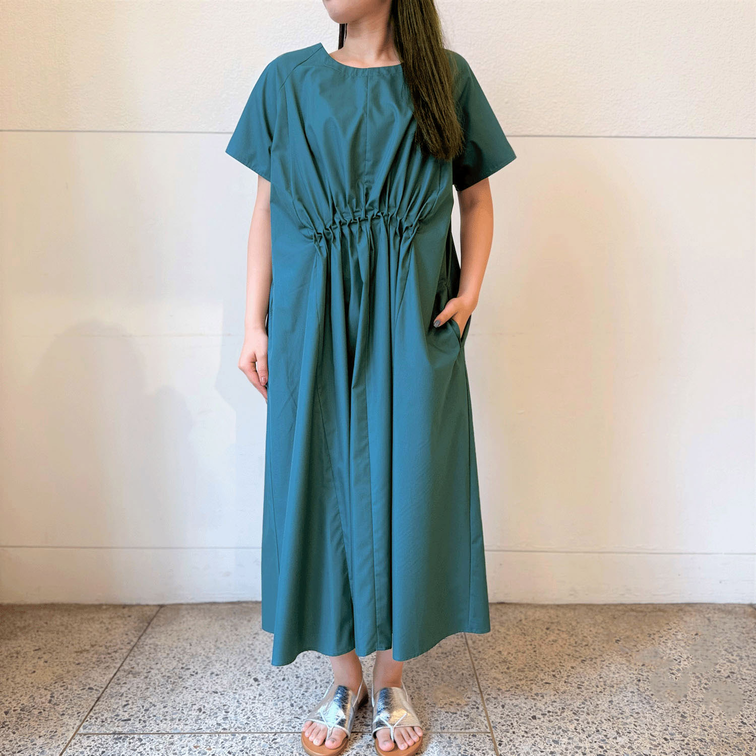 ウエストスモッキングワンピース