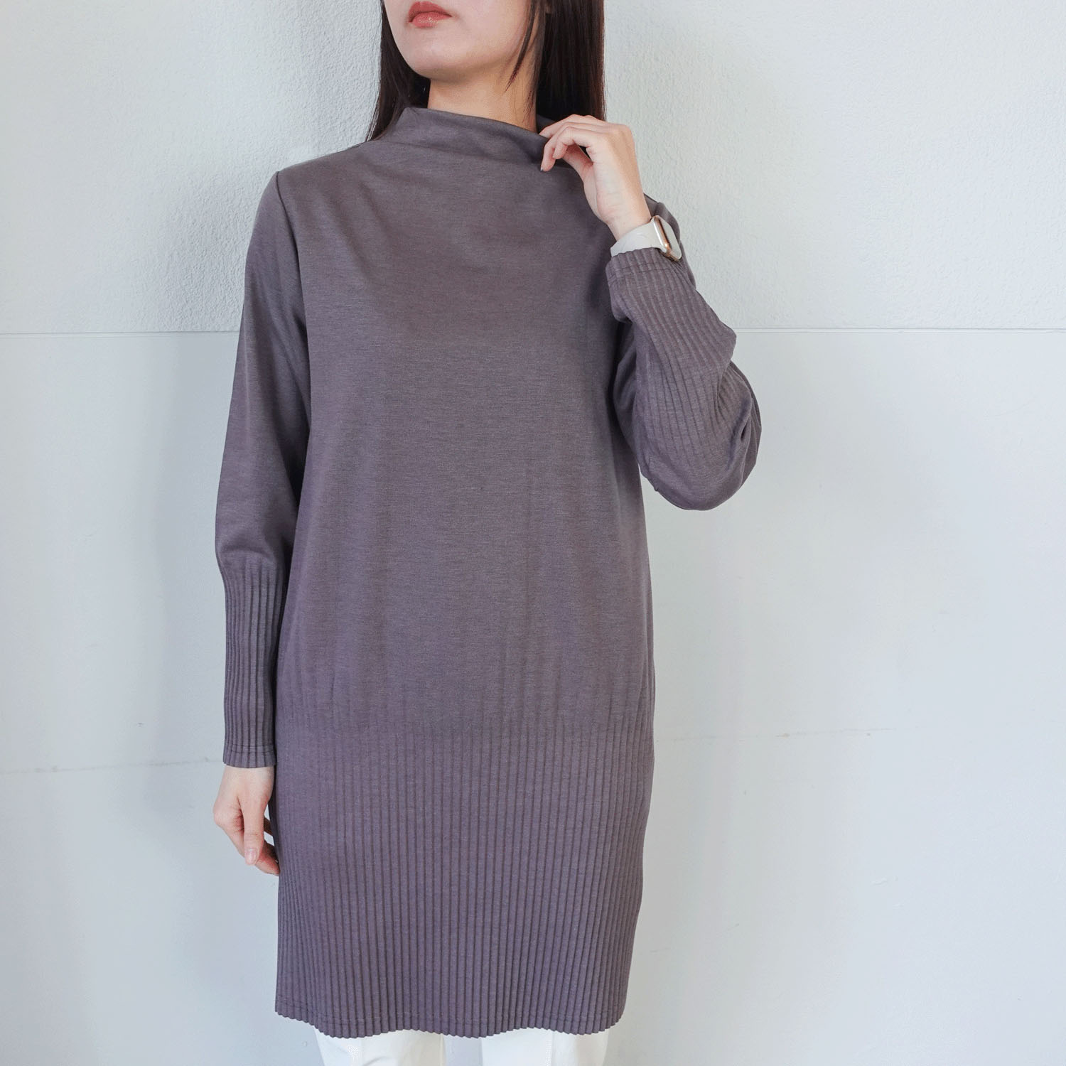 裾プリーツボトルネックチュニック