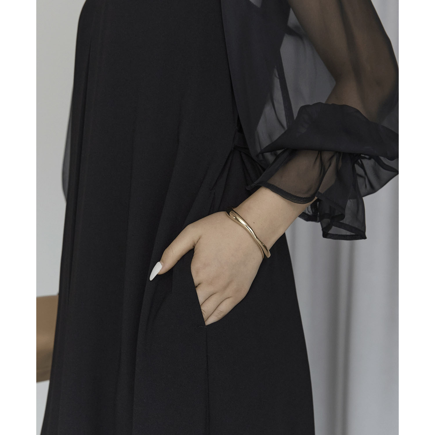 【お取り寄せ】PREFERIRボリュームシアースリーブAラインVネックドレス - 画像7