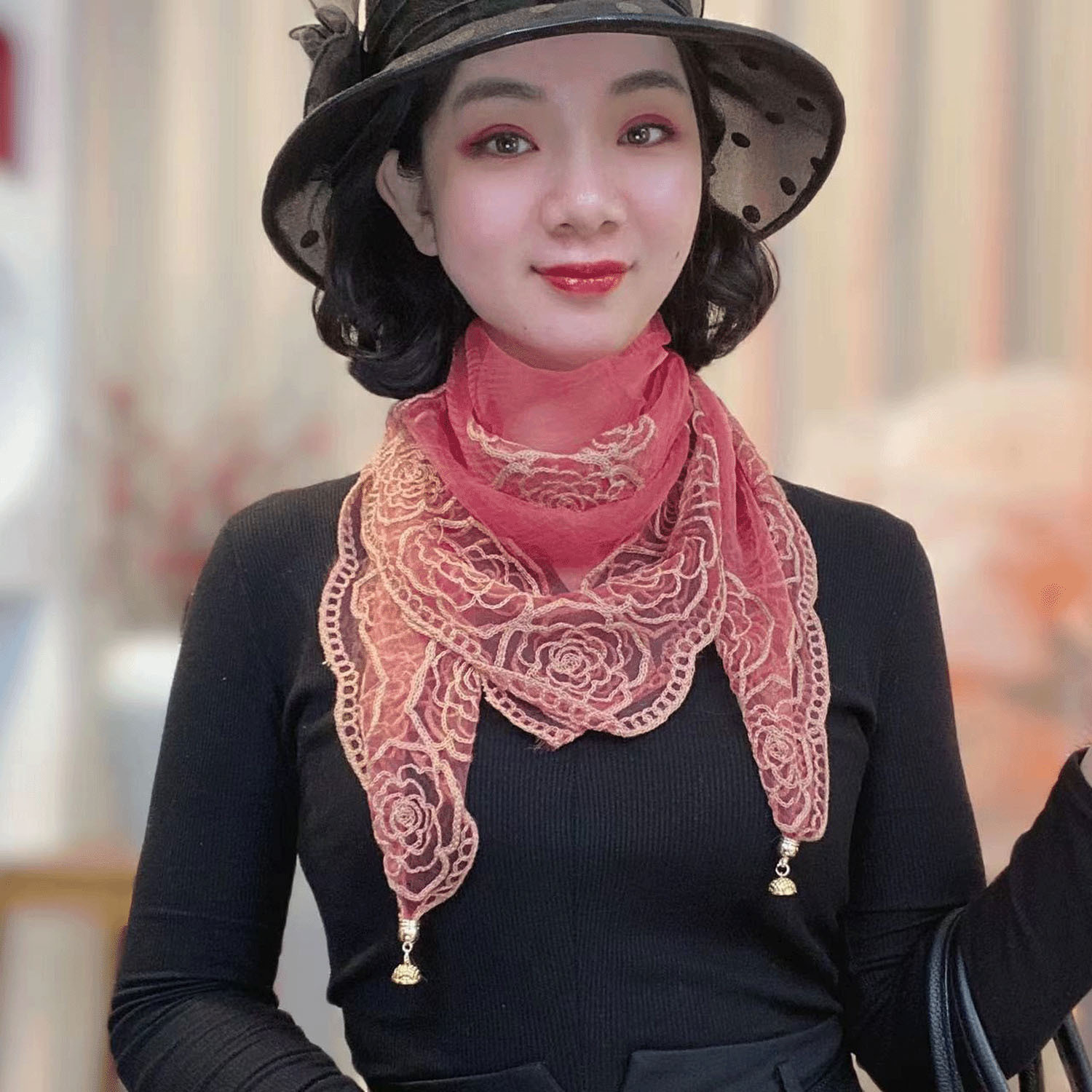 【キャメル、ワイン終了】マグネット付ローズ刺繍スカーフ - 画像1