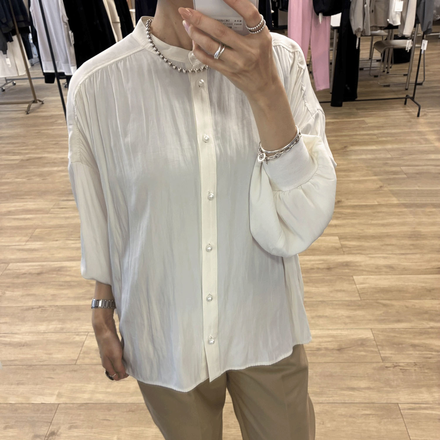 QTUME パール釦シャツ - 画像10