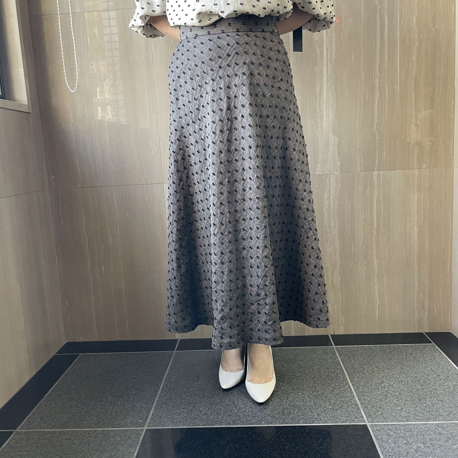 B7 リネンドット刺繍フレアスカート - 画像2