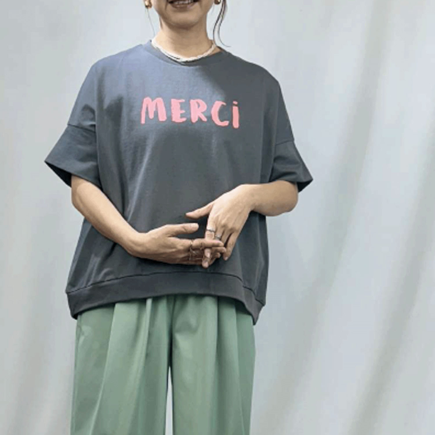 QTUME MERCI－Tシャツ - 画像2