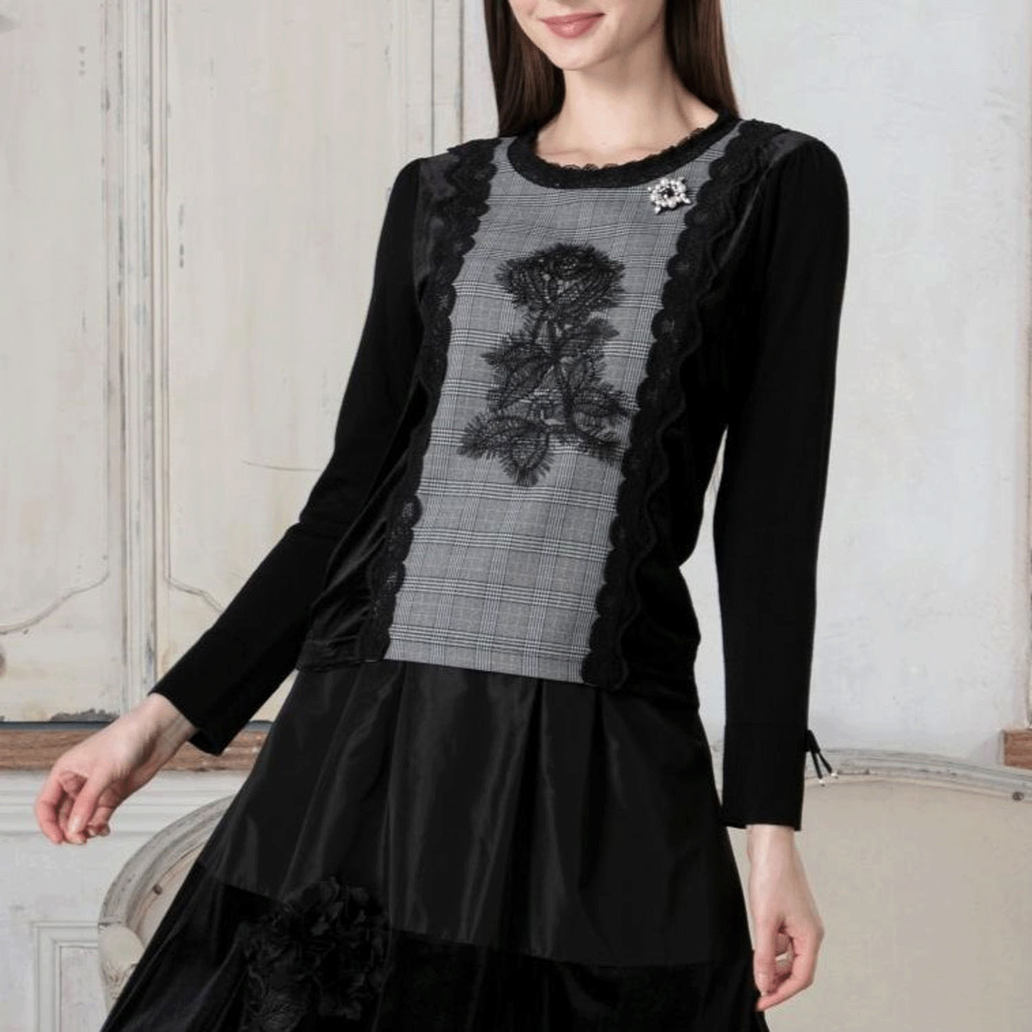 【Inata Live】Super Beauty ベロア袖×チェック柄 胸元レース使いセーター