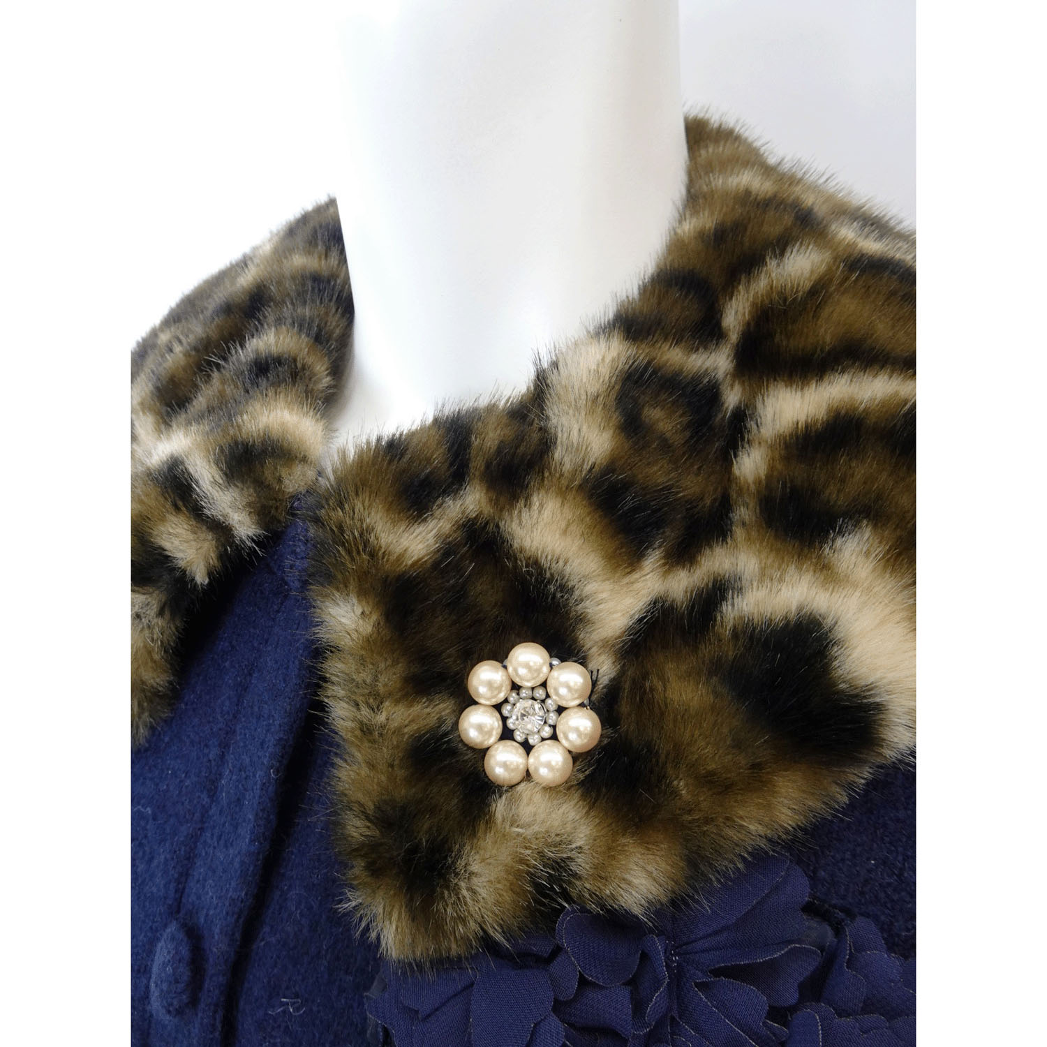 Super Beauty 胸元刺しゅう入りアニマルファー襟ニットカーディガン - 画像13