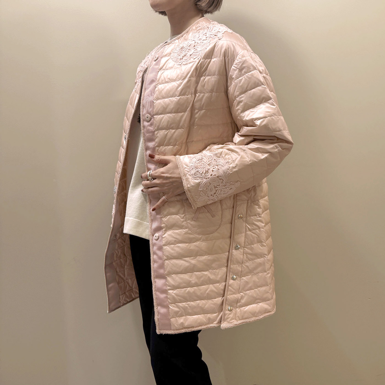 【Inata Live】Super Beauty レースデザイン ライトダウンジャケット - 画像9