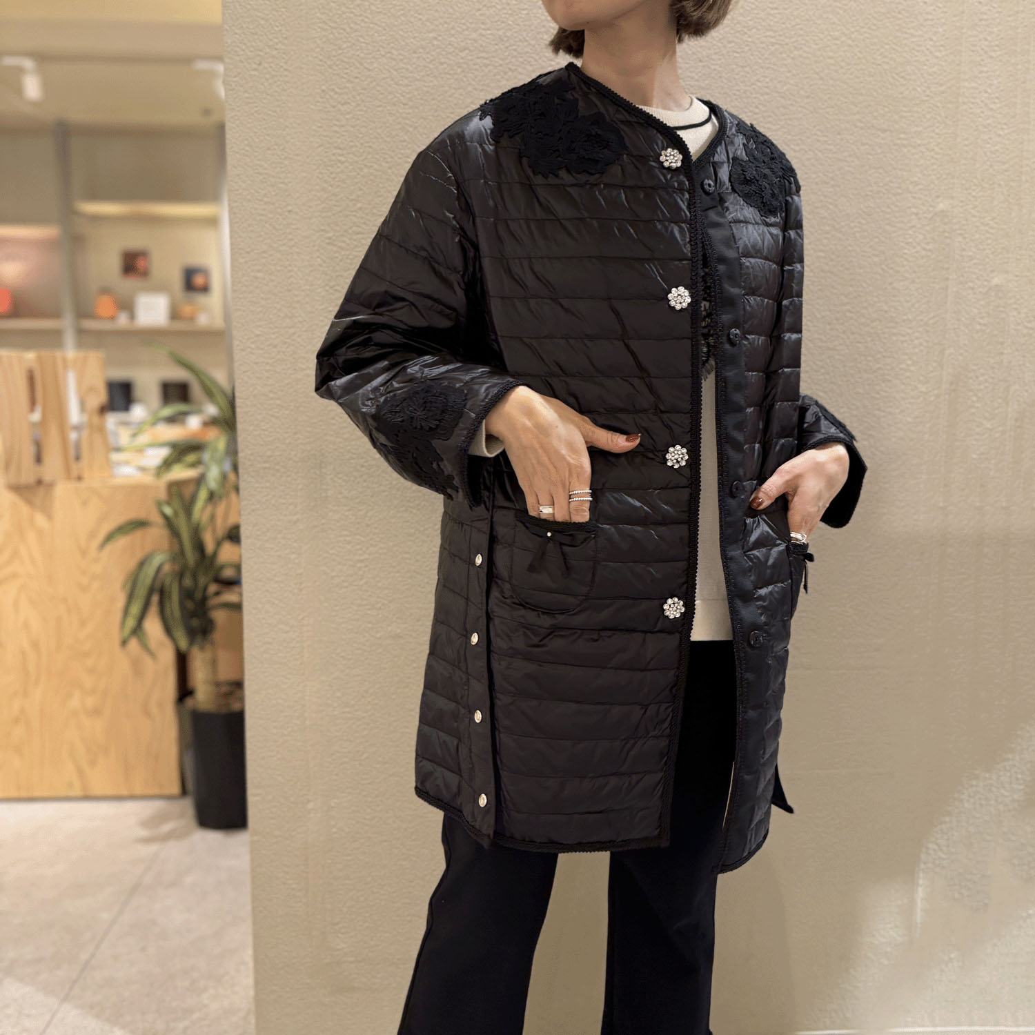 【Inata Live】Super Beauty レースデザイン ライトダウンジャケット - 画像1