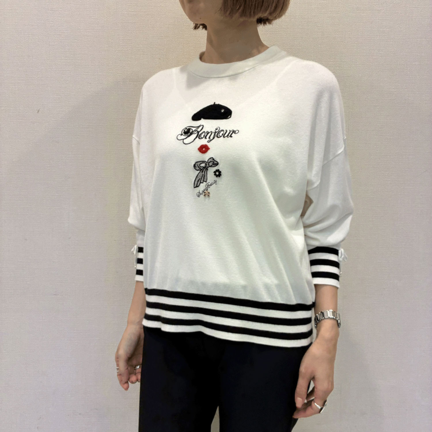 Super Beauty 胸元刺繍裾ボーダーニット - 画像3