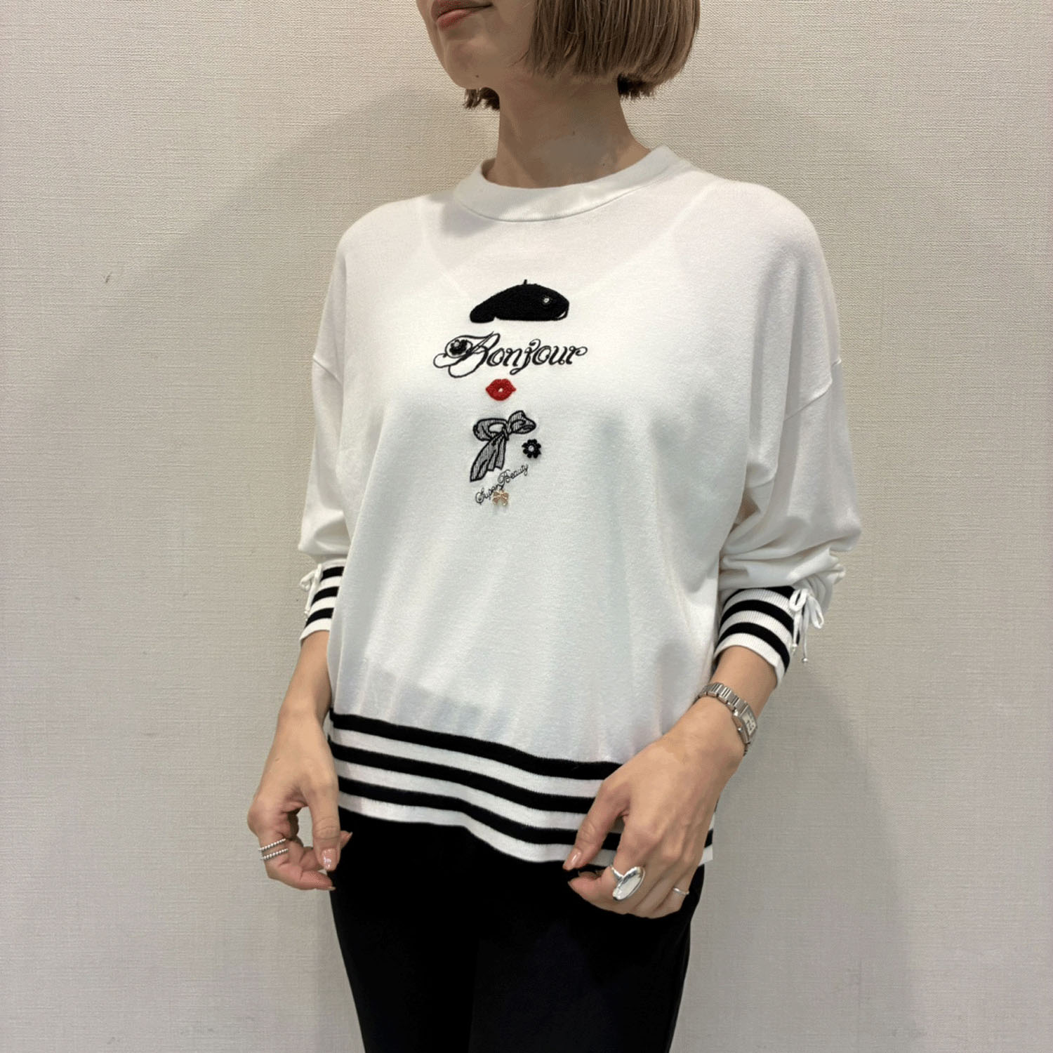 Super Beauty 胸元刺繍裾ボーダーニット