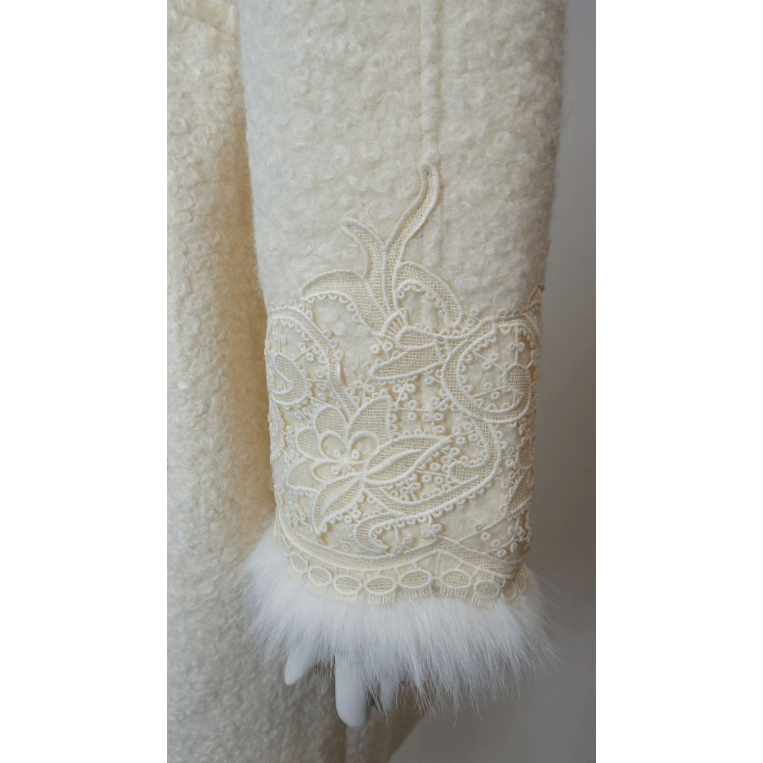 【Inata Live】Super Beauty ファー使い花モチーフ付コート - 画像11