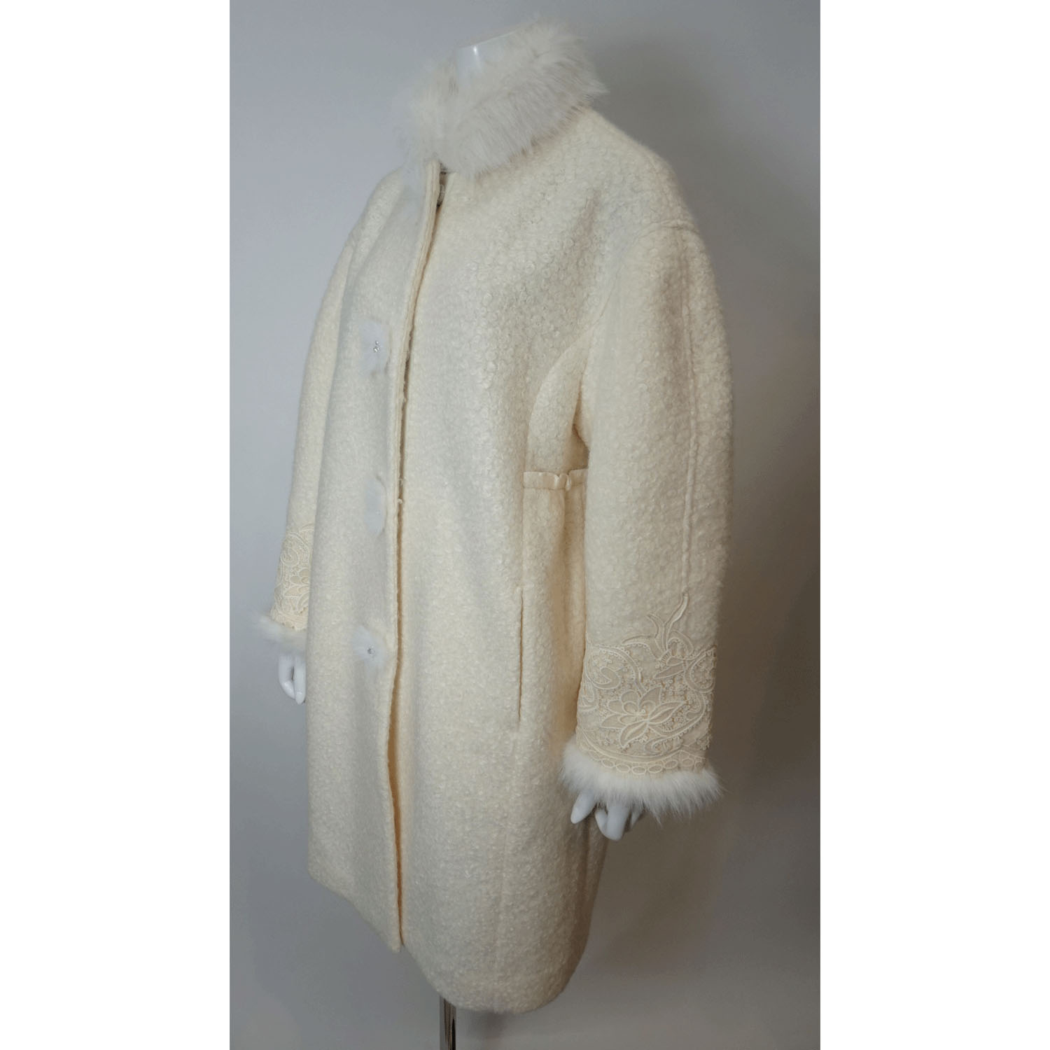 【Inata Live】Super Beauty ファー使い花モチーフ付コート - 画像8