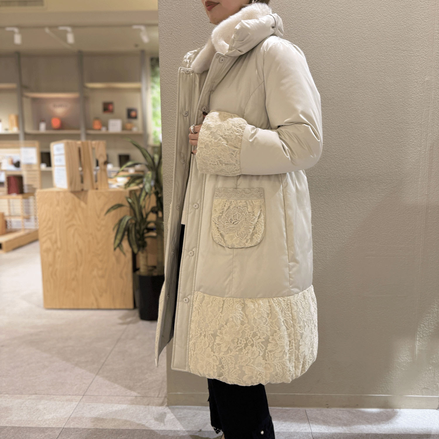 【Inata Live】Super Beauty 裾レース切替ダウンコート - 画像3