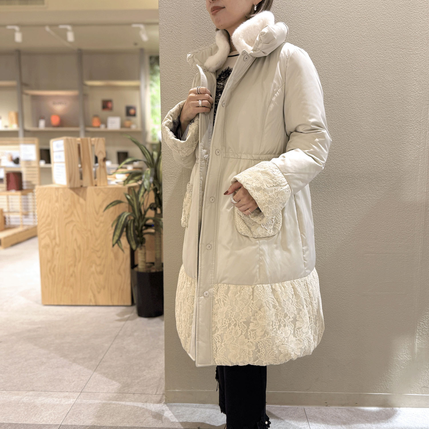 【Inata Live】Super Beauty 裾レース切替ダウンコート