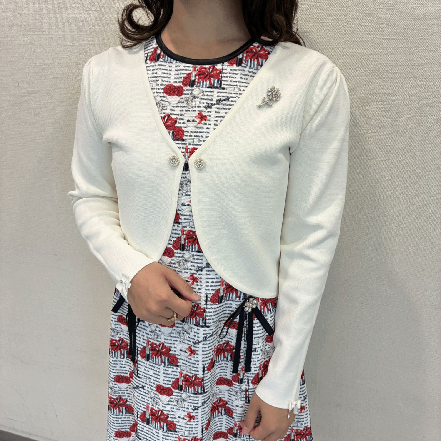 【Insta Live】Super Beauty ジュエルボタン付きクロップドカーディガン - 画像2