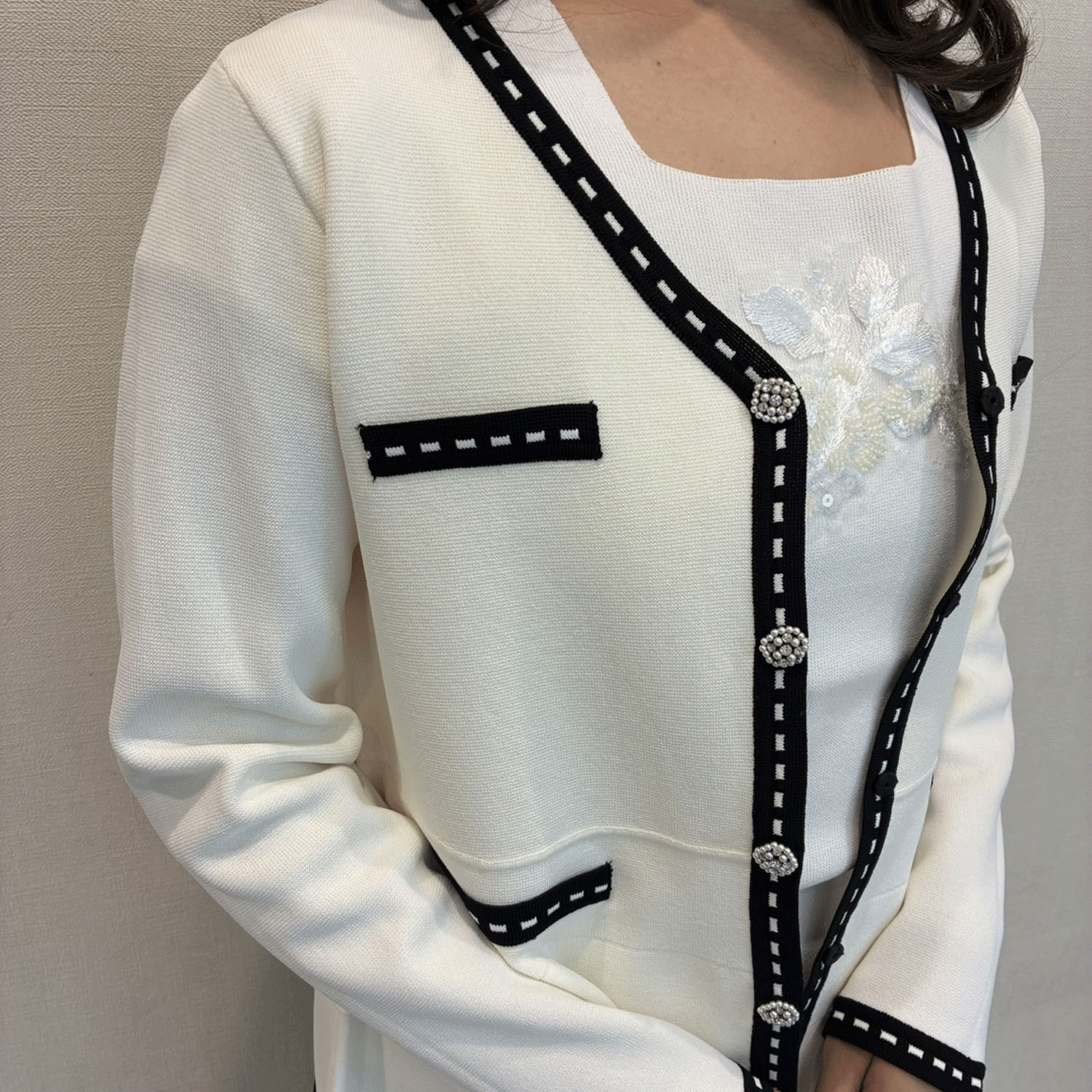 【Insta Live】Super Beauty ステッチ風トリムVネックカーディガン - 画像5