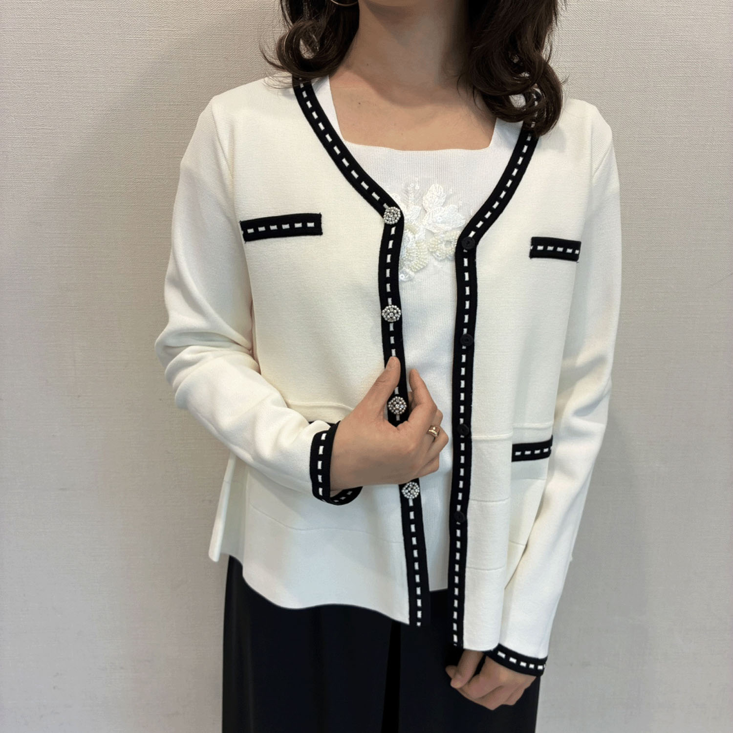 【Insta Live】Super Beauty ステッチ風トリムVネックカーディガン