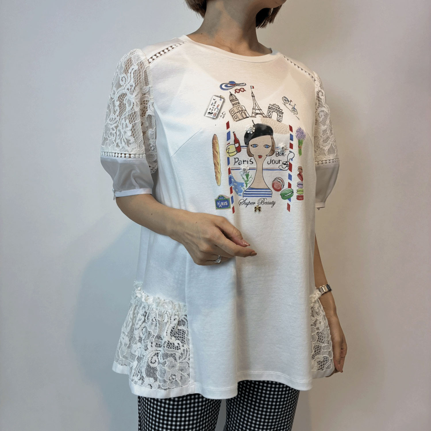 【4月中旬入荷予定】Super Beauty 胸元Parisモチーフプリント レース切替×パフ袖ロングTシャツ - 画像4