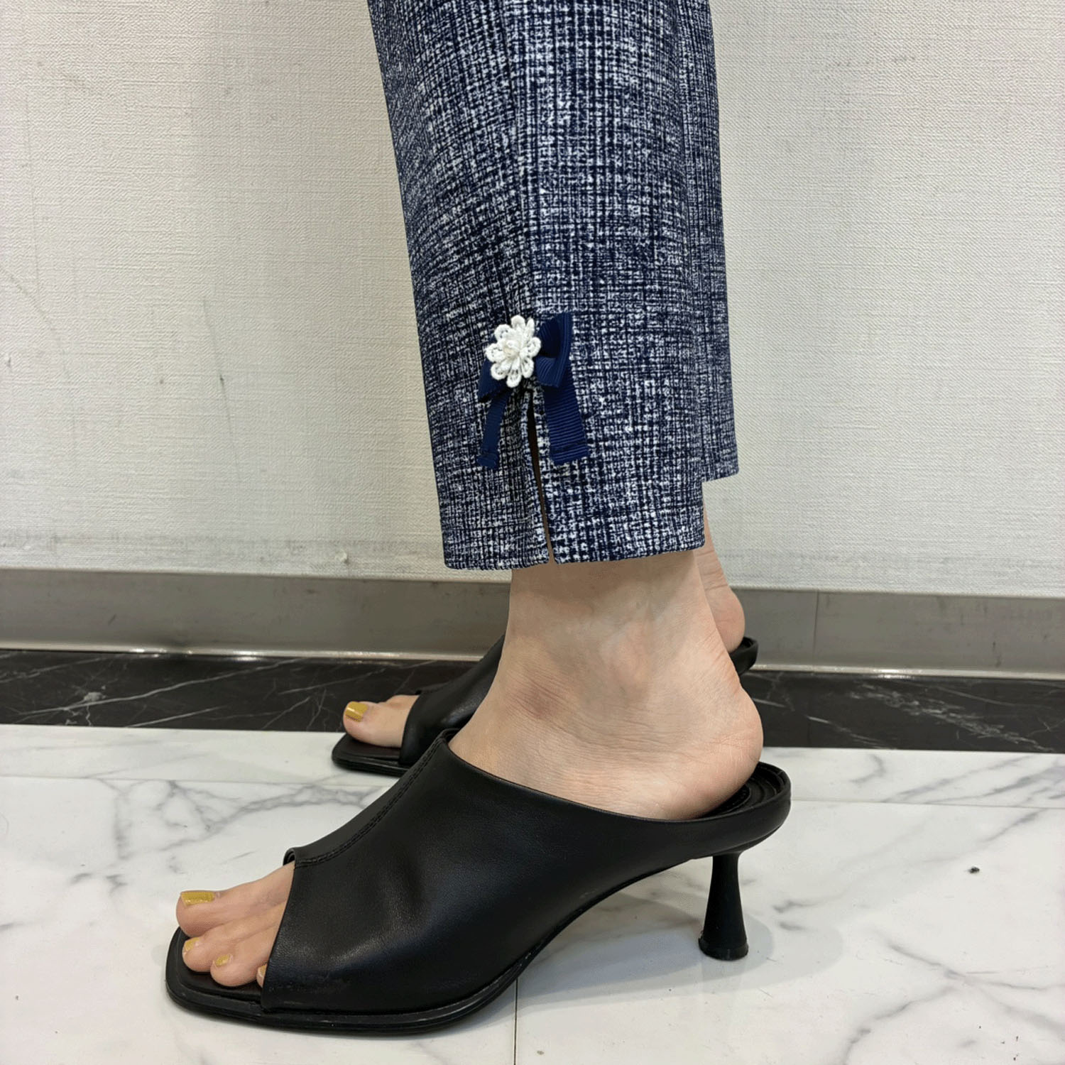 Super Beauty リボン×花モチーフ付サイドスリットチェック柄パンツ - 画像4