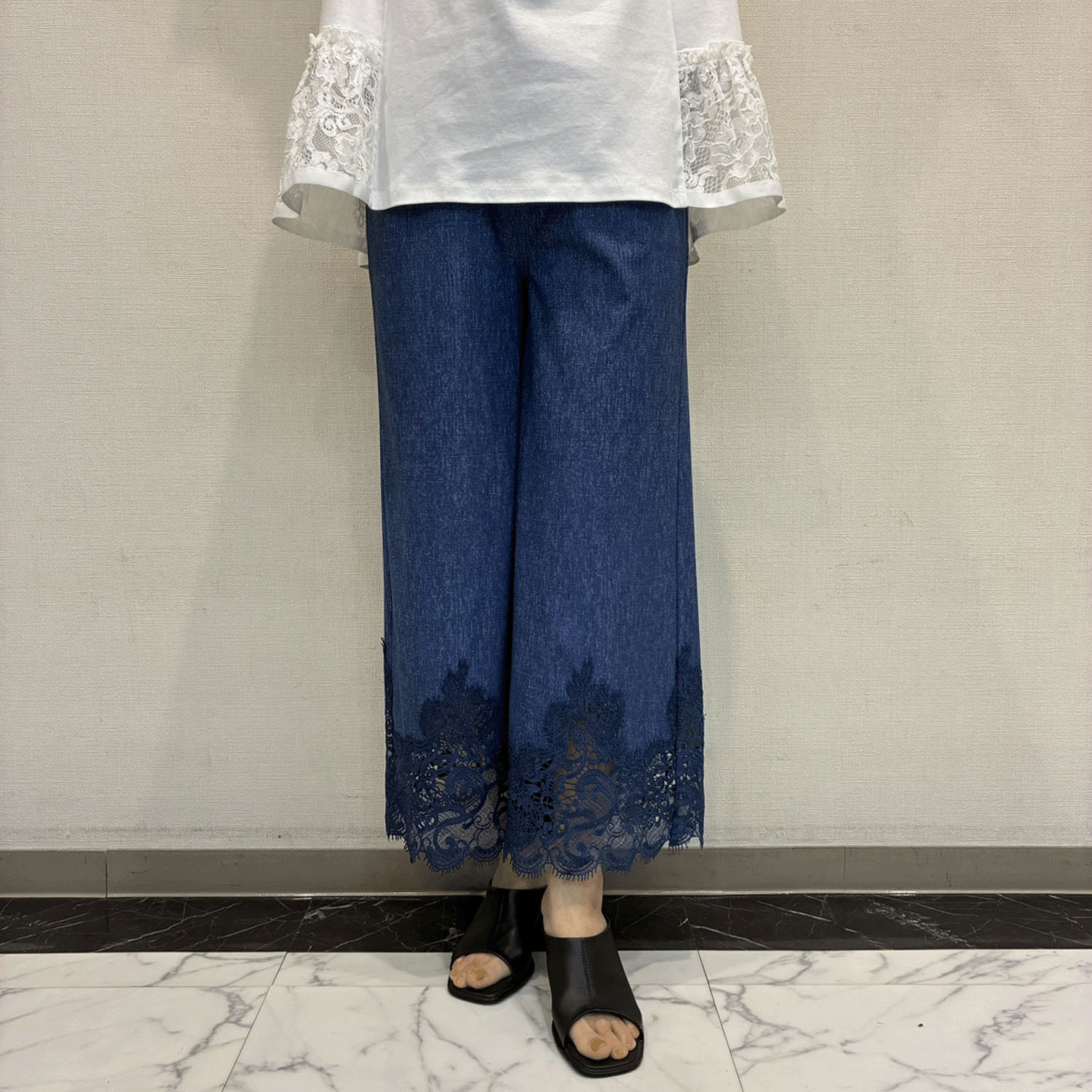Super Beauty 裾レースデザインデニム風ストレッチパンツ - 画像7