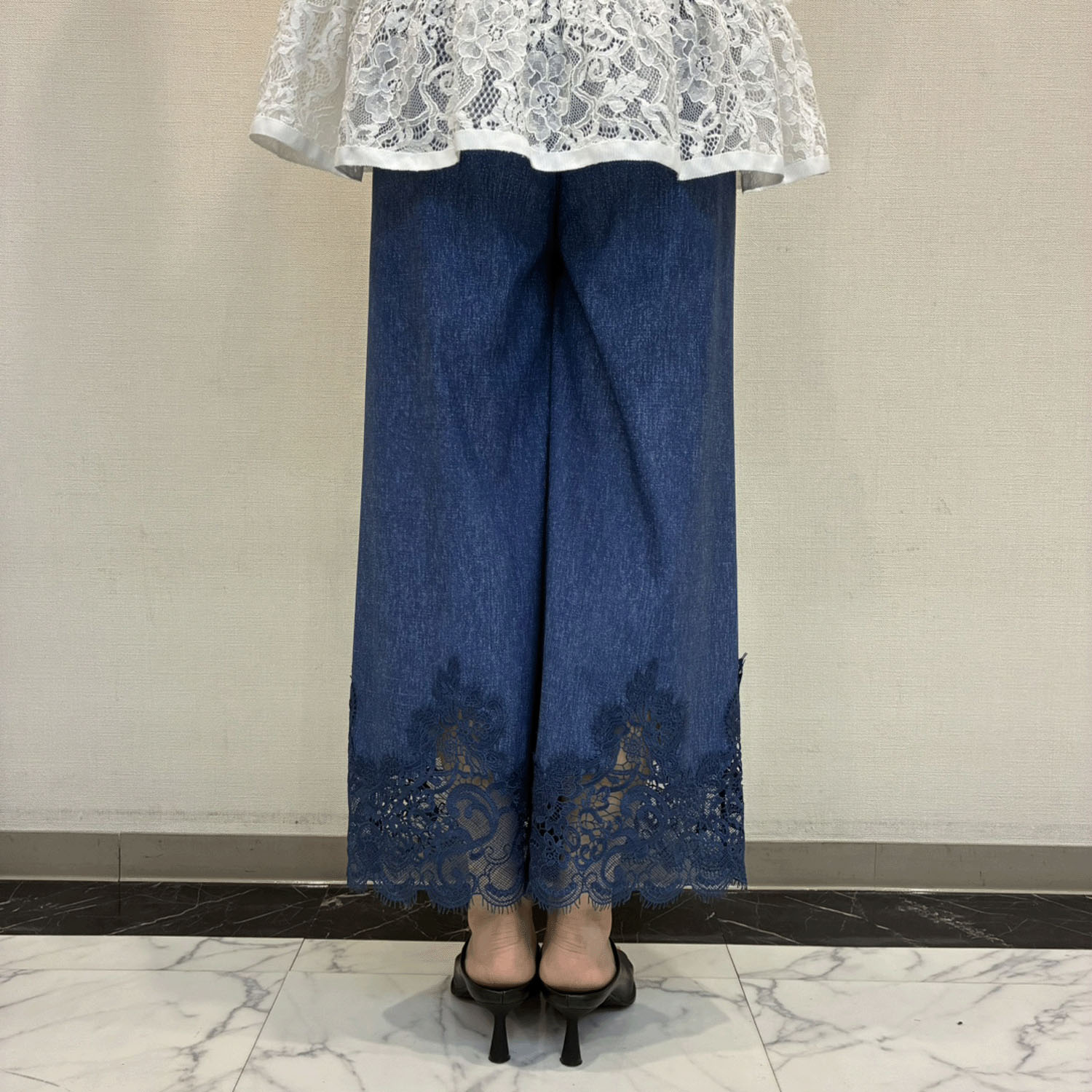 Super Beauty 裾レースデザインデニム風ストレッチパンツ - 画像9