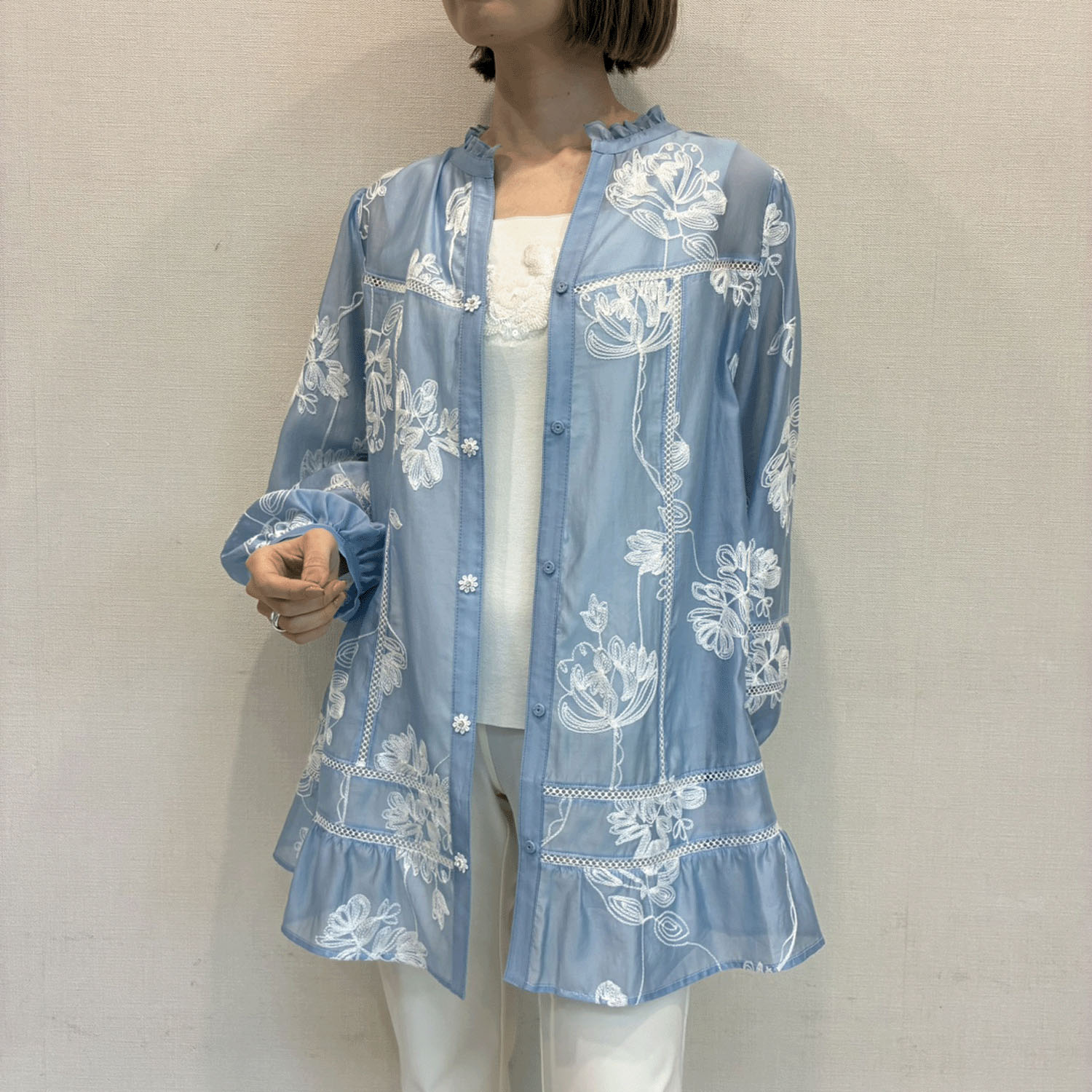 【LIVE ARCHIVE】Super Beauty 花刺しゅう入り パフ袖ブラウス - 画像7