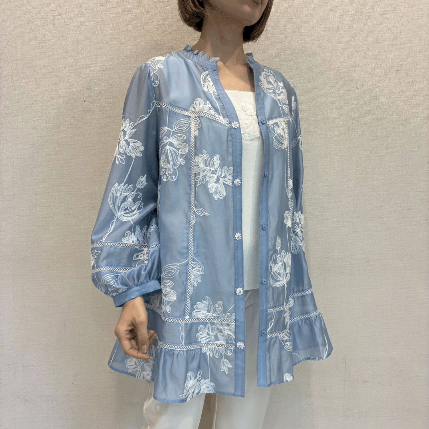 【LIVE ARCHIVE】Super Beauty 花刺しゅう入り パフ袖ブラウス - 画像8