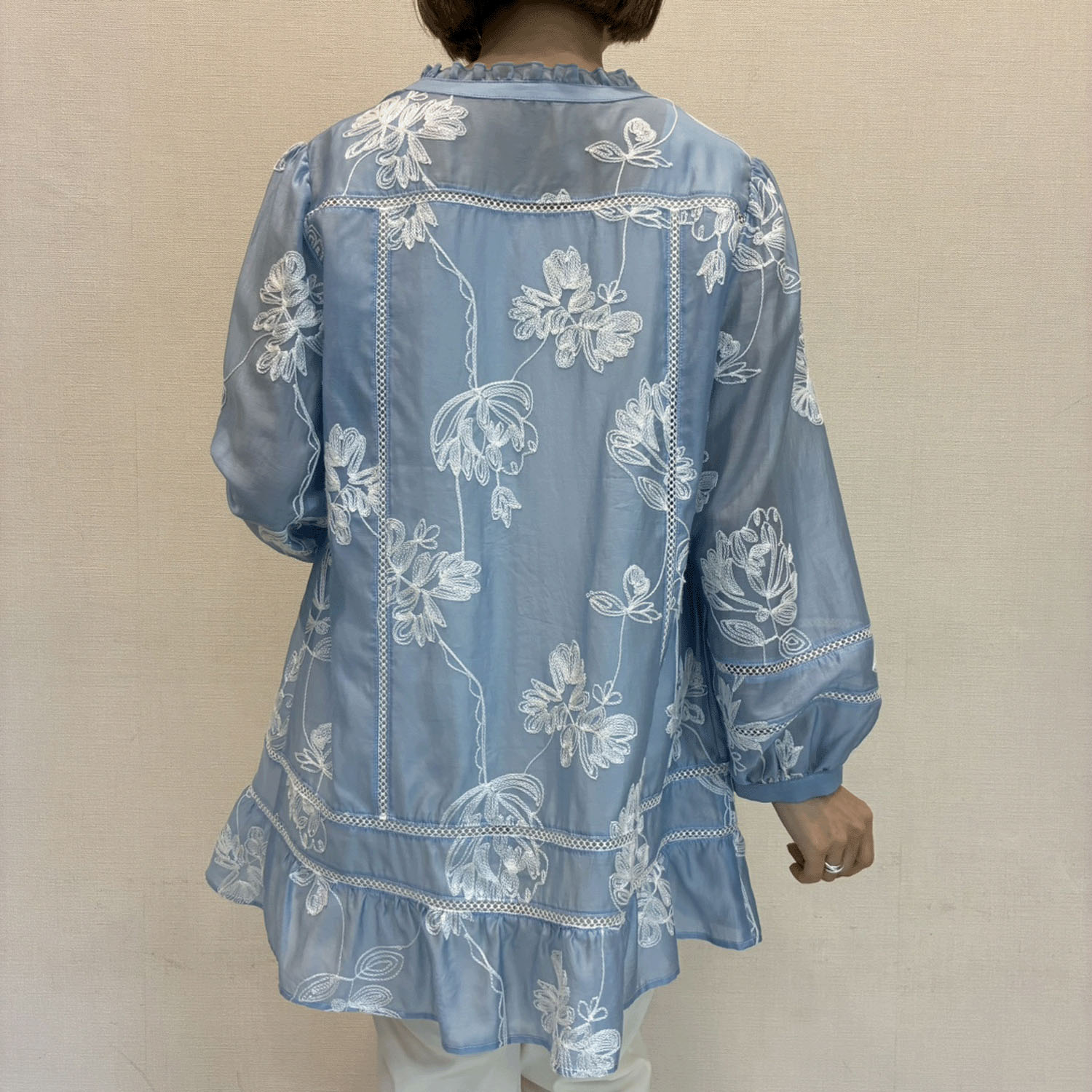 【LIVE ARCHIVE】Super Beauty 花刺しゅう入り パフ袖ブラウス - 画像9