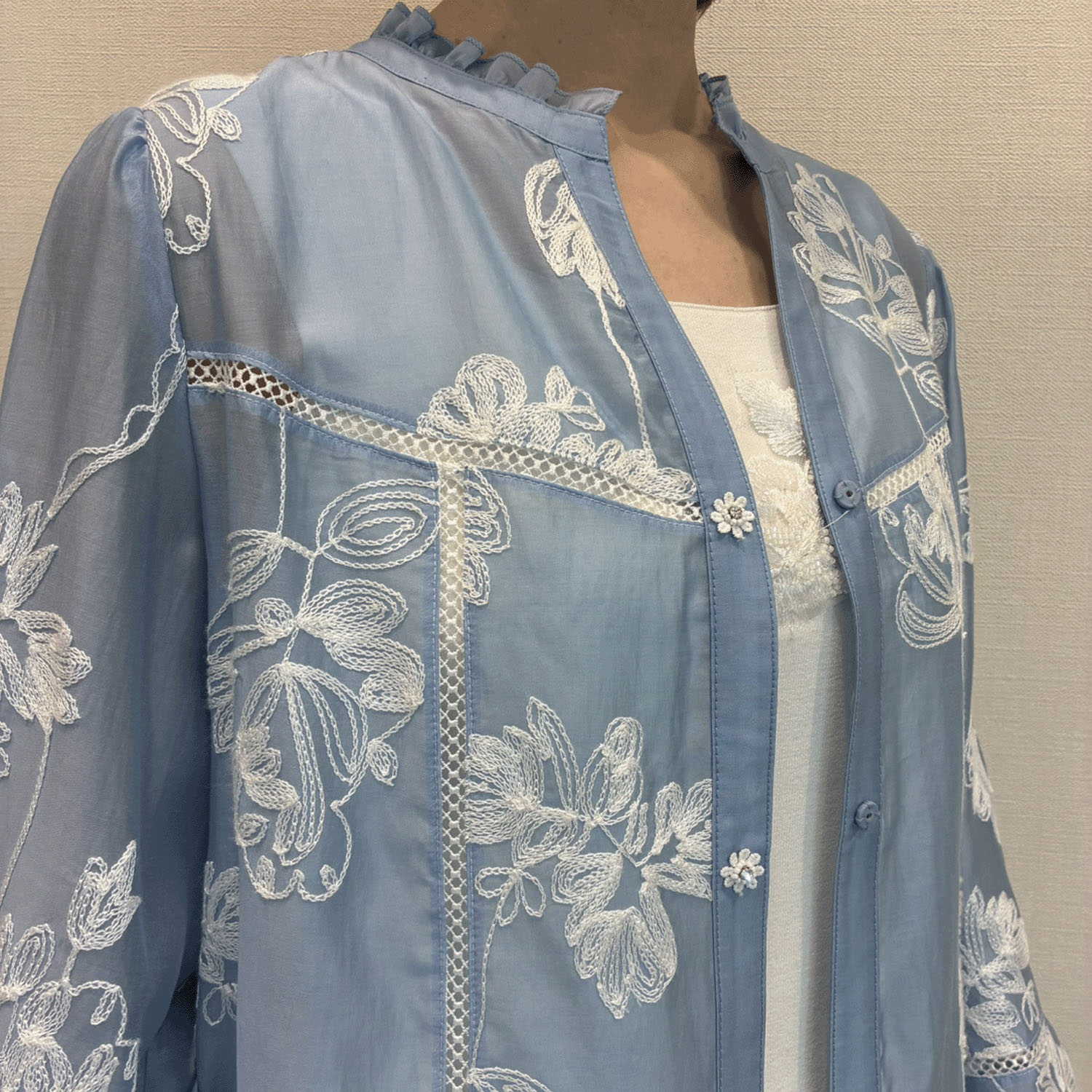 【LIVE ARCHIVE】Super Beauty 花刺しゅう入り パフ袖ブラウス - 画像10