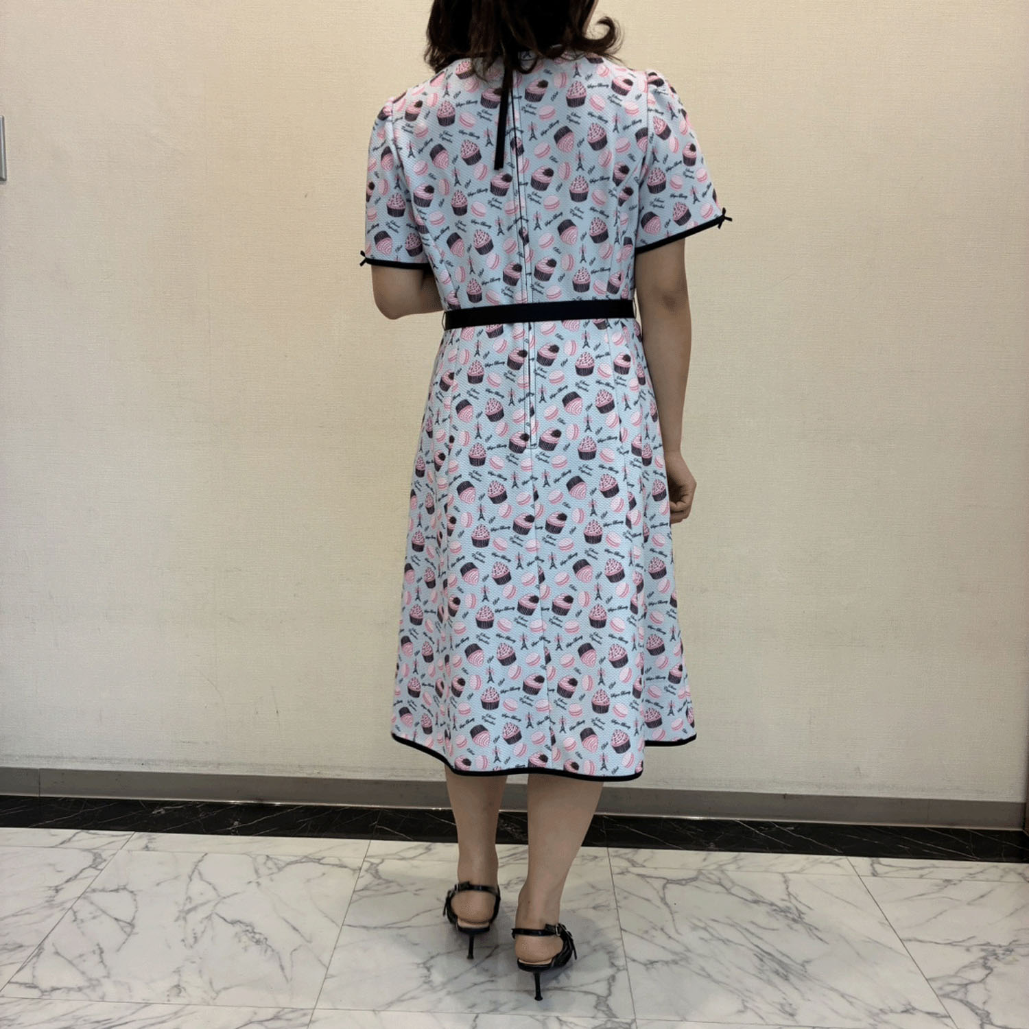 【Insta Live】Super Beauty エッフェル塔モチーフ付スイーツ柄プリント半袖ワンピース - 画像5