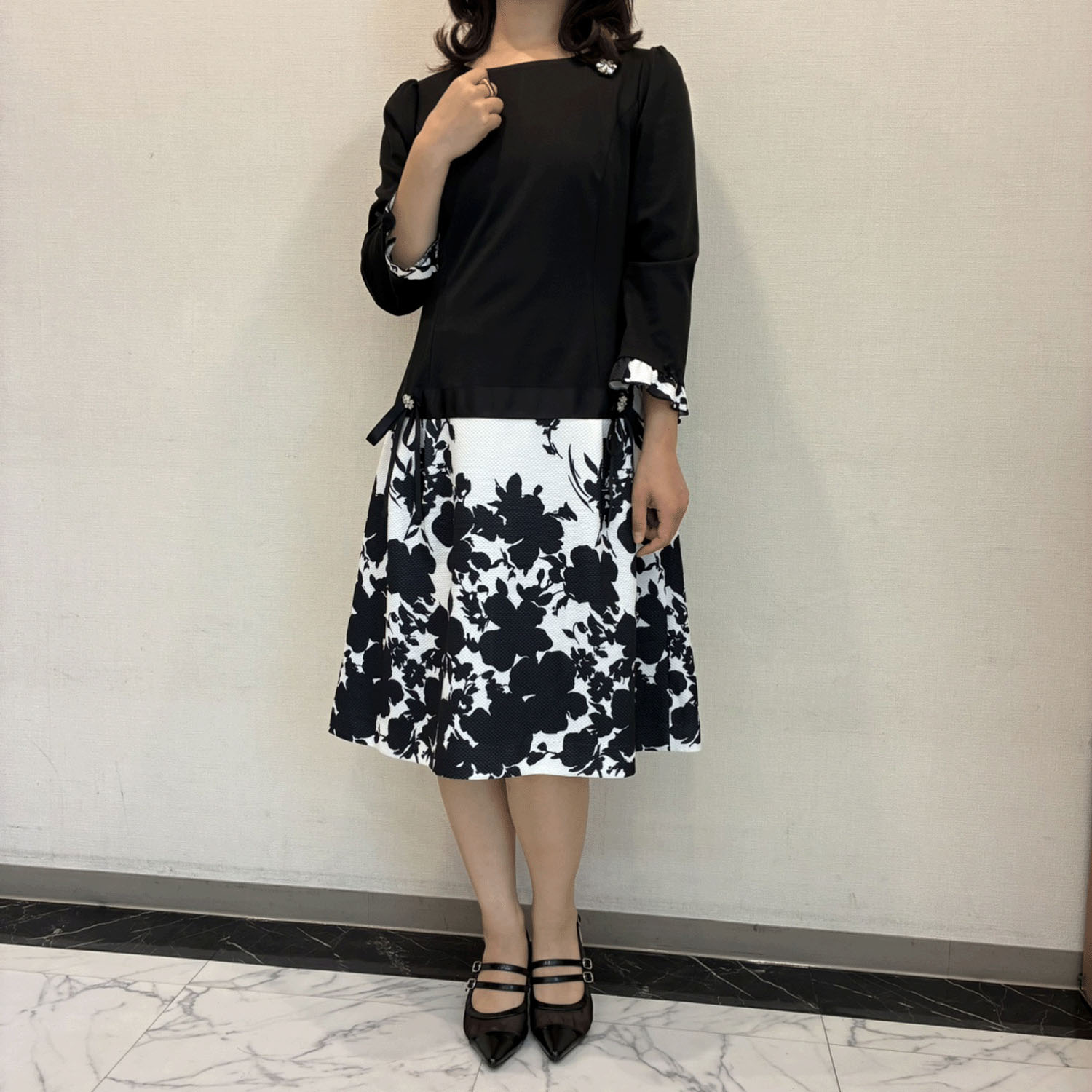 【Insta Live】Super Beauty モノトーン柄ウェスト切替ポンチ素材ワンピース - 画像1