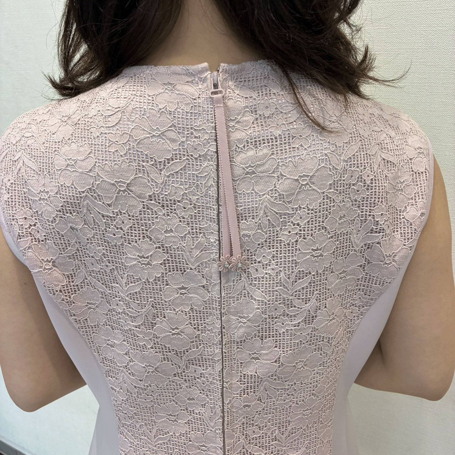 Super Beauty 前立て透かしレース切替ダンボールニット素材フレンチスリーブワンピース - 画像14