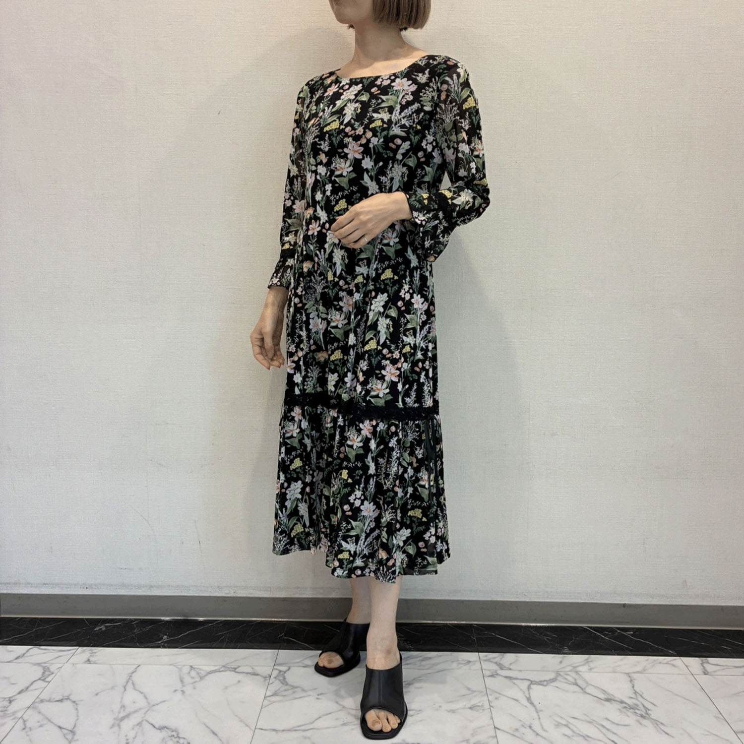 Super Beauty 多色使いパワーネット素材ワンピース