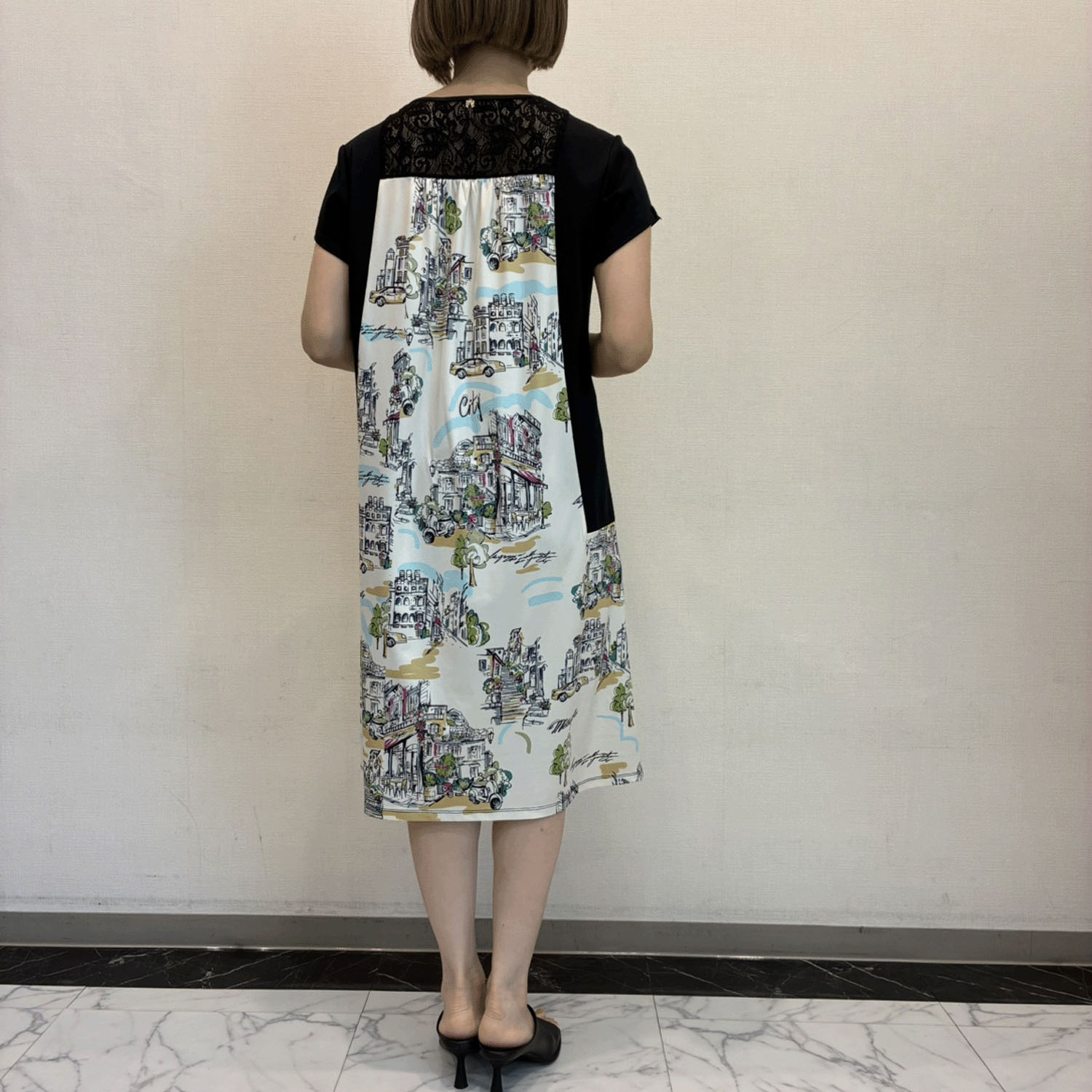 【4月下旬入荷予定】Super Beauty 街並み風景プリントVネック半袖ワンピース - 画像11