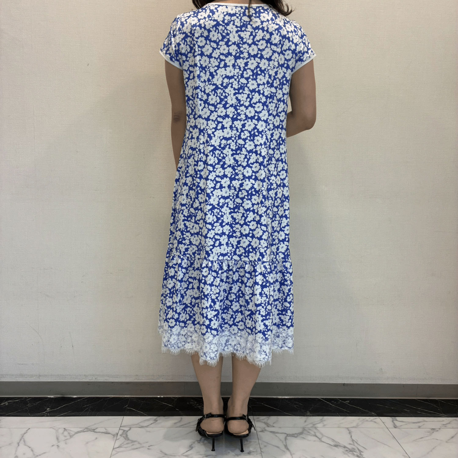【4月下旬入荷予定】Super Beauty ブルー系フラワープリント裾レース使いワンピース - 画像5