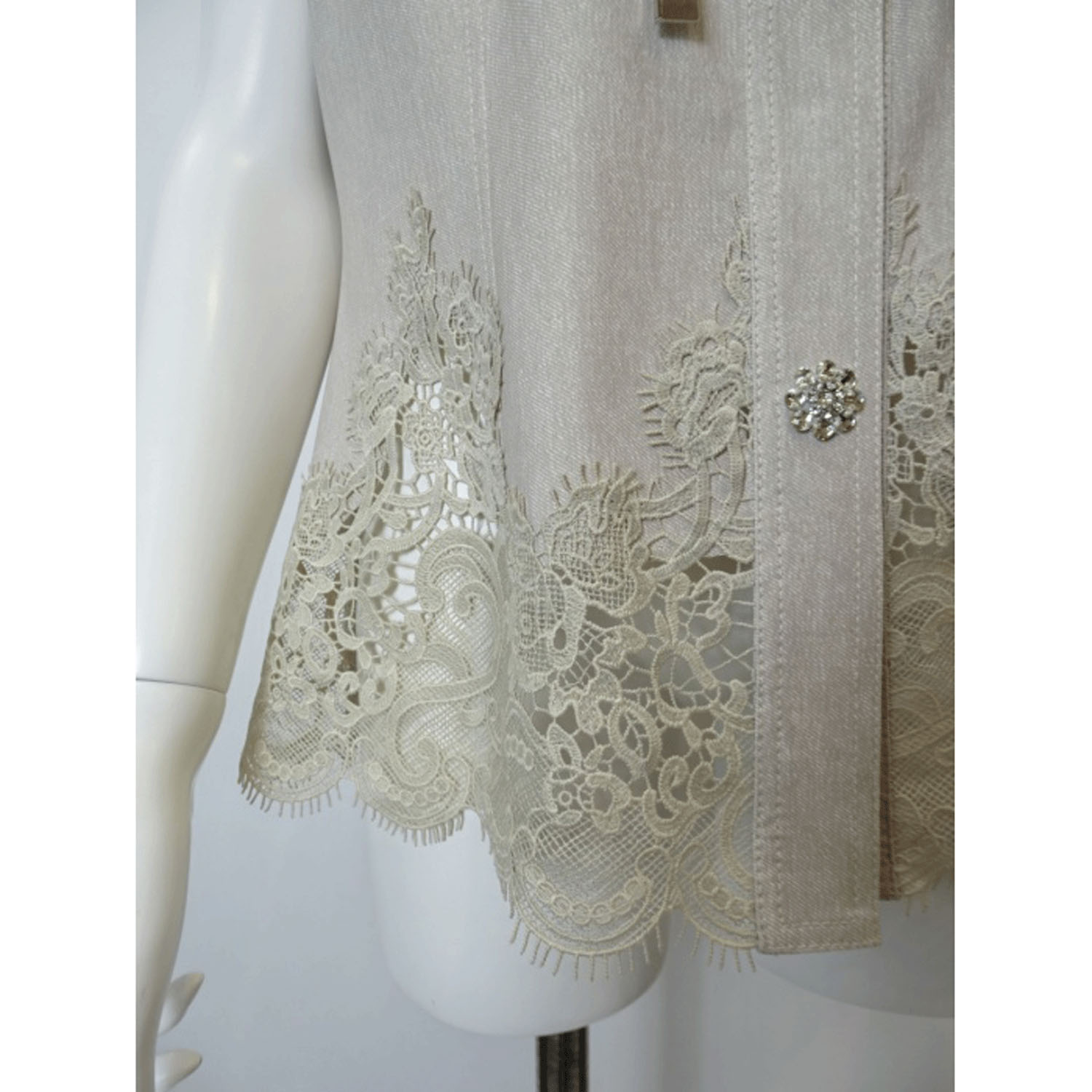 Super Beauty 裾レース切替転写素材フード着脱式ベスト - 画像20