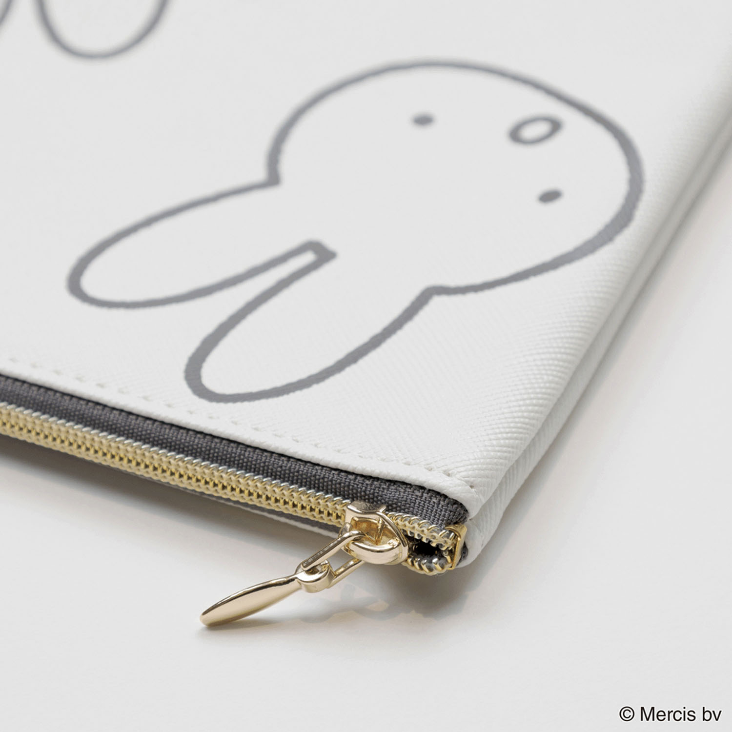 miffy LARGE MOTIF フラットポーチ アイボリー - 画像4