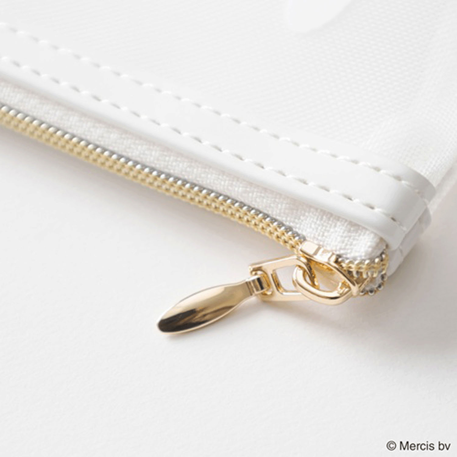 ミッフィー フロッキー フラットポーチ ホワイト - 画像2