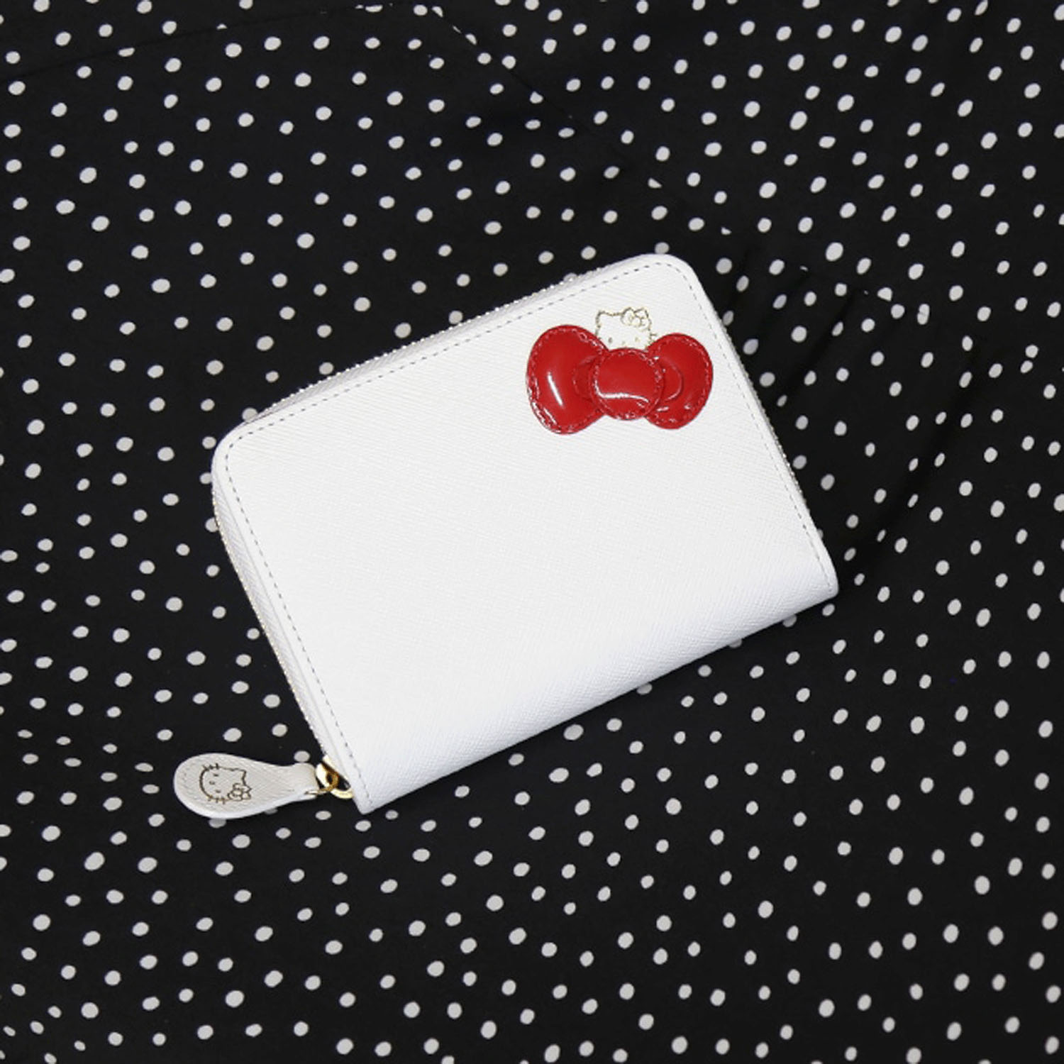 【HELLO KITTY】ハローキティの二つ折り財布 - 画像2