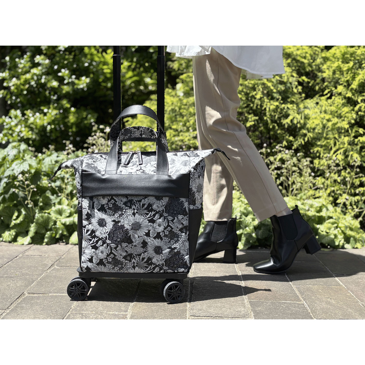 【リバティ・ファブリックス】 保冷・保温 4輪カート ポーチ付き - 画像4