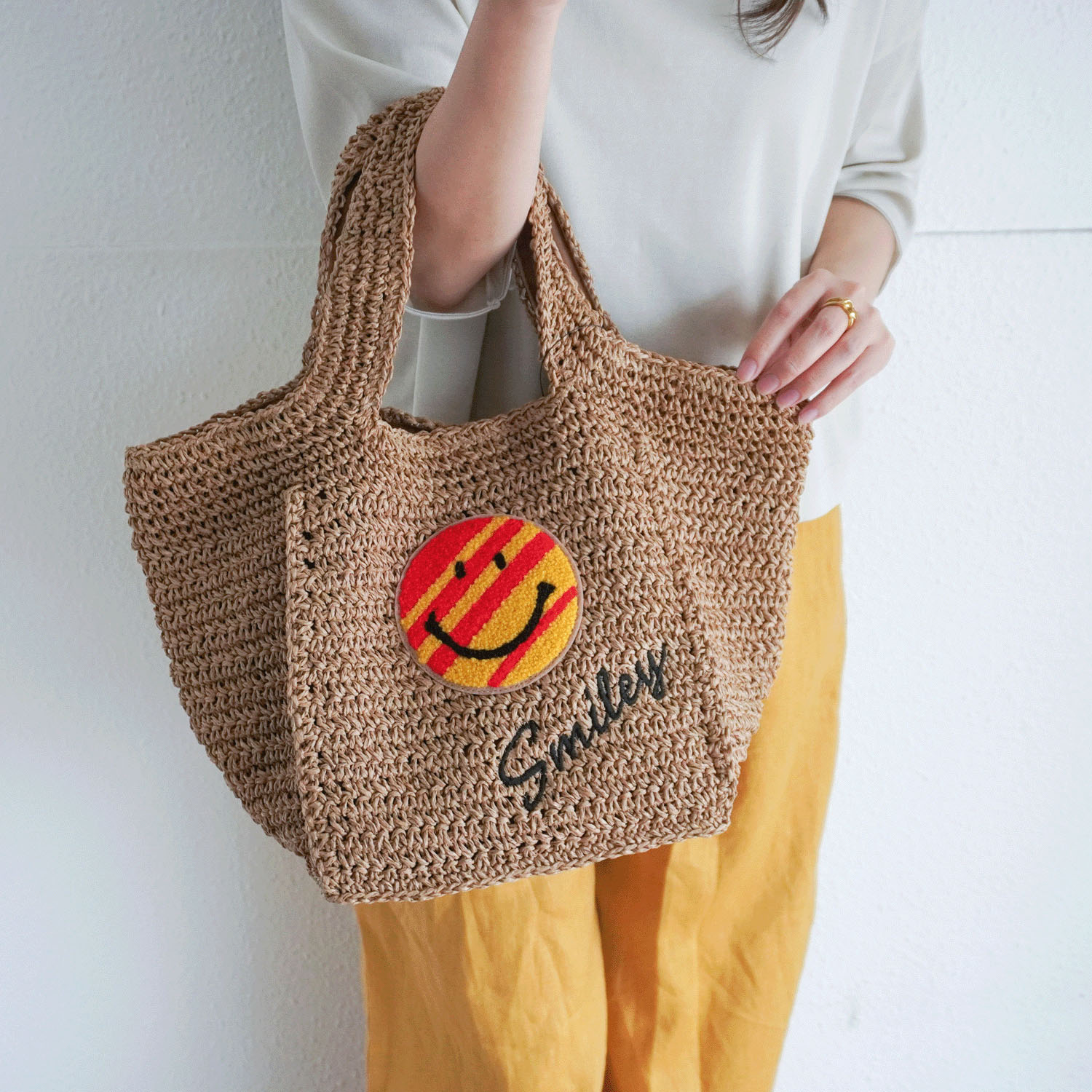 【在庫ある分で終了】COOCO SMILEYサガラ刺繍ペーパーカゴバッグ