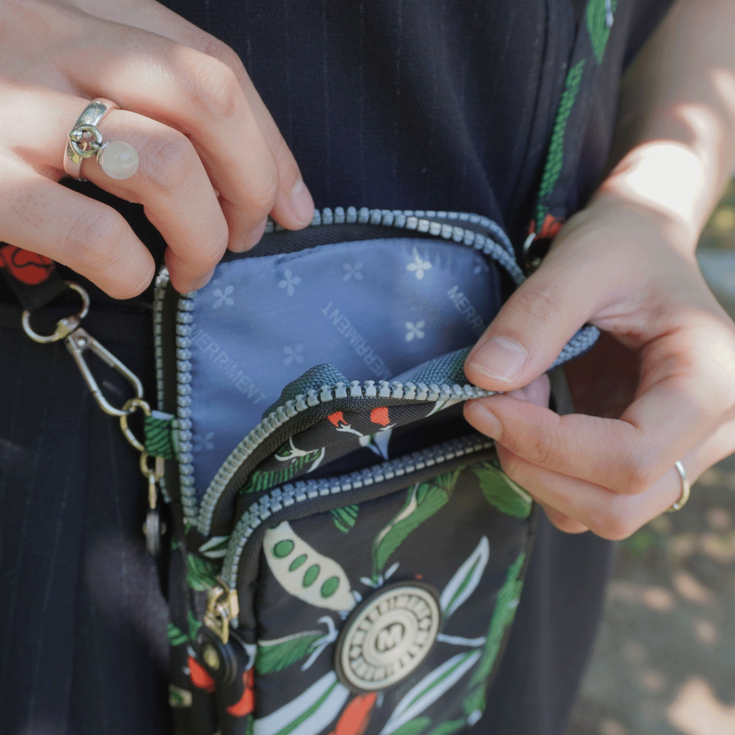 【リーフ柄 15－01 エトワール別注柄】MERRIMENT 縦型ミニショルダーバッグ - 画像5