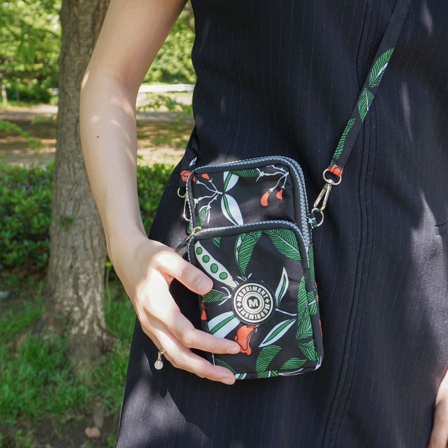 【リーフ柄 15－01 エトワール別注柄】MERRIMENT 縦型ミニショルダーバッグ