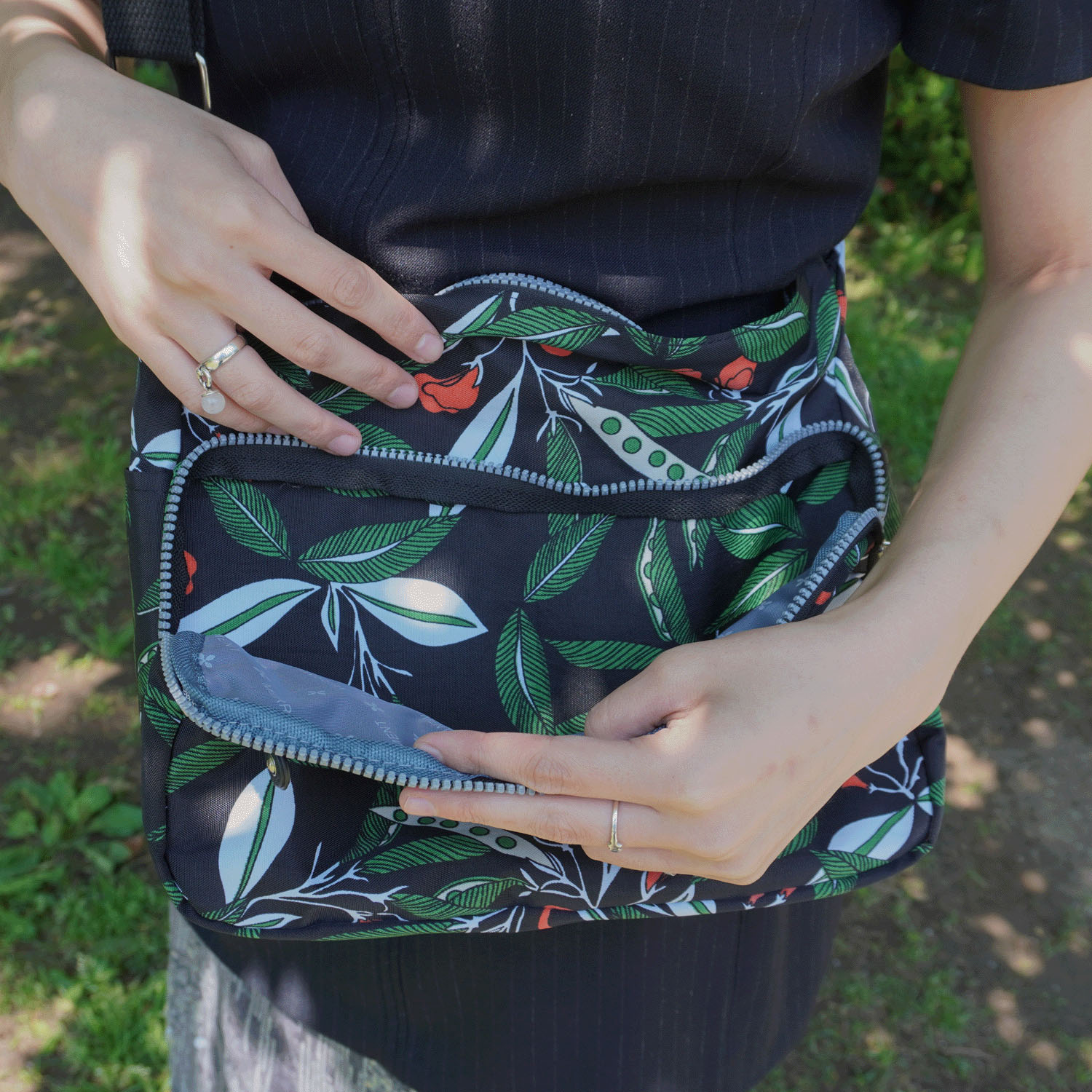 【リーフ柄 15－01 エトワール別注柄】MERRIMENT 軽量カジュアルショルダーバッグ - 画像3