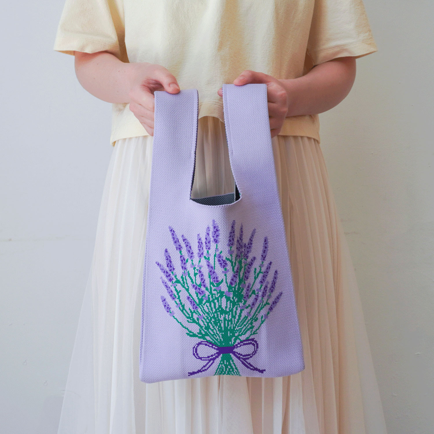 【エトワール別注柄】ラベンダー柄ニットバッグ - 画像1