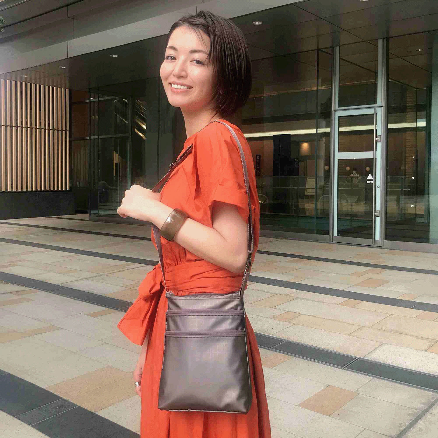 【2026年5月1日～価格変更】キキ2 Wファスナーポシェット