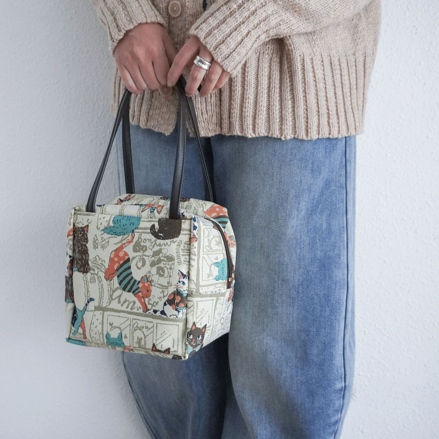 シャルポ ネコ柄サイコロ型バッグ - 画像2