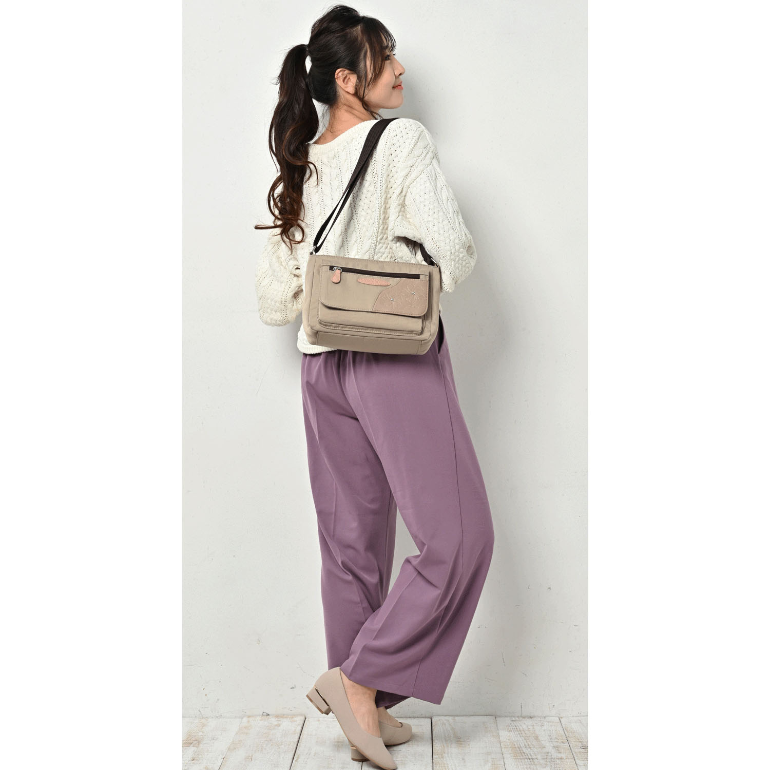 BORSETTIAMO ナイロン花刺繍ショルダーバッグ