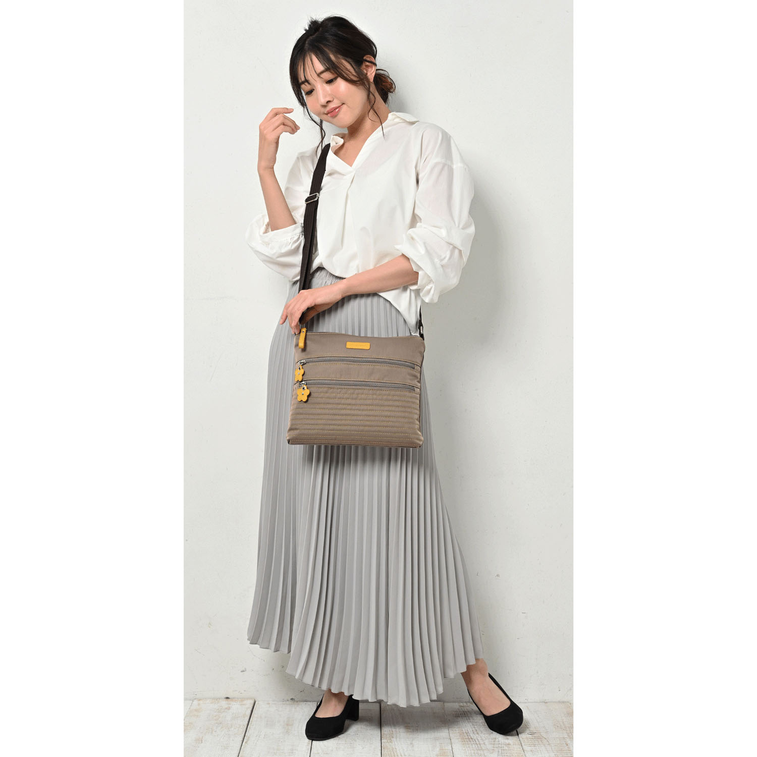 BORSETTIAMO ステッチ薄マチショルダーバッグ - 画像1