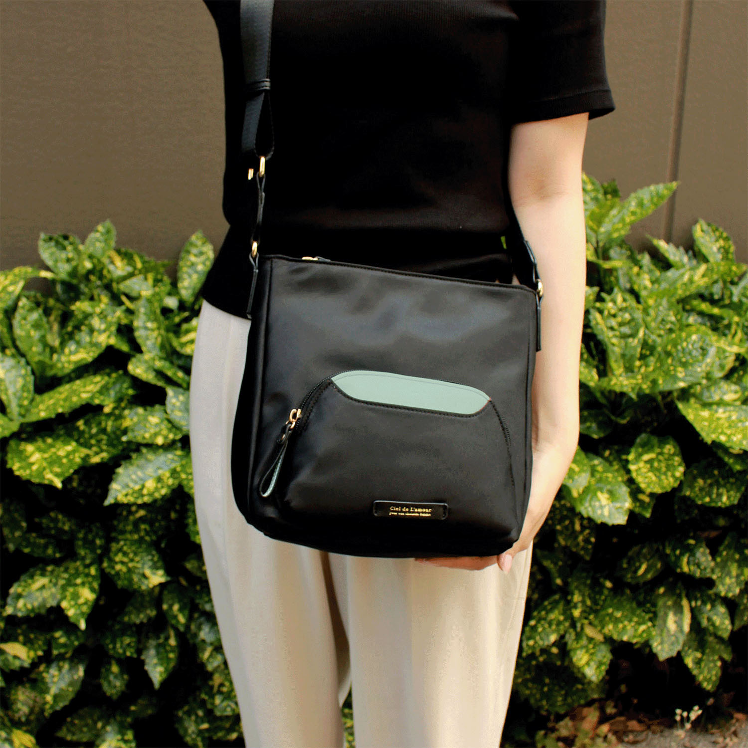 パッと中身がよくわかる バイカラー縦型ショルダーバッグ