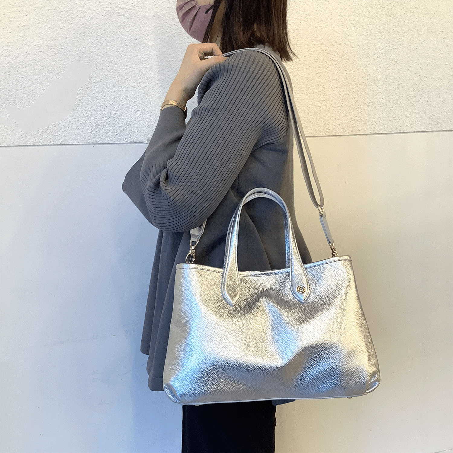 BEAURE カウレザーA4トートバッグ - 画像2